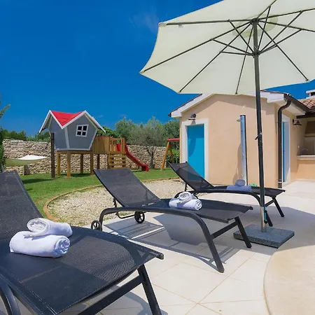 بيت للعطل Luka بولا